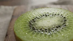 Att äta sent på kvällen och sömn: de bästa och sämsta livsmedlen före läggdags